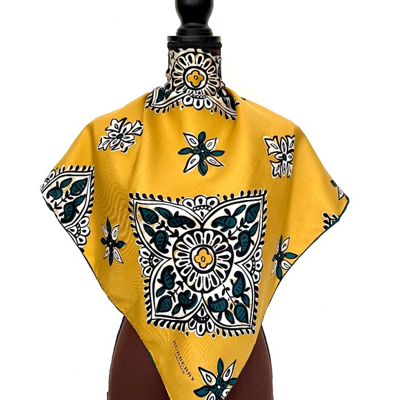 New Burberry Scarf Lucky Flower Print Gold Yellow Alhambra Floral Silk Wrap - Picture 1 of 16